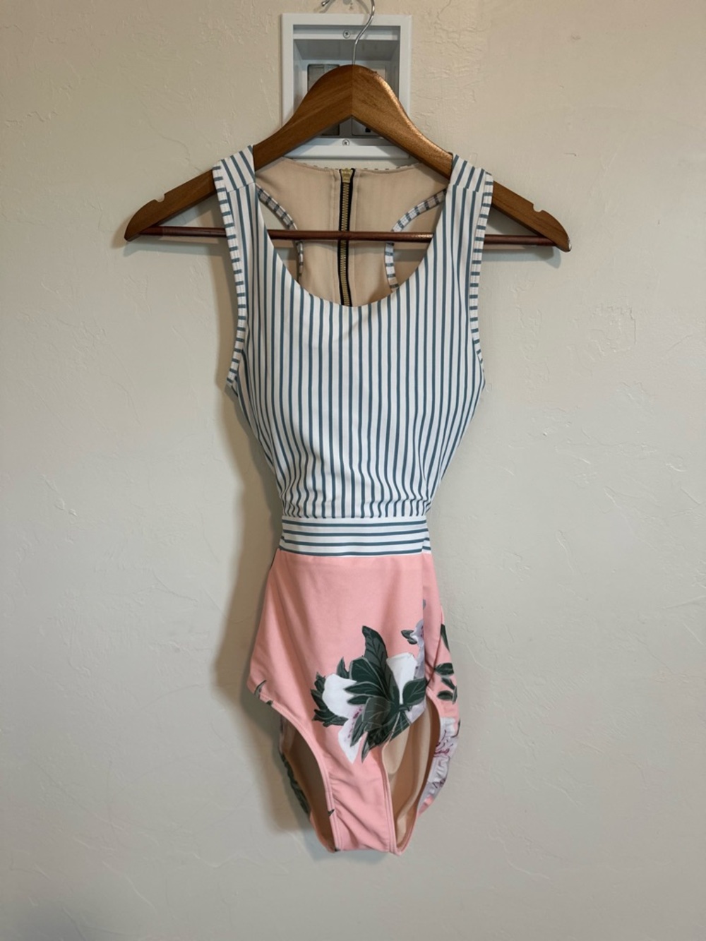 Albion Island Fever One Piece Swimsuit size Small